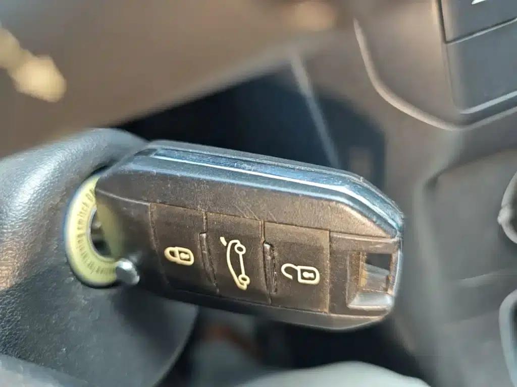 Citroën C4 Sega 2016 1.6L Manual Comfort Edition — миниатюра 9