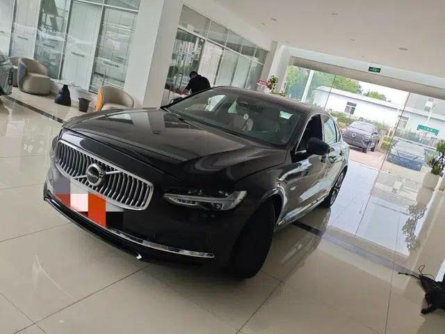 2024 Volvo S90 B5 Smart Luxury Edition