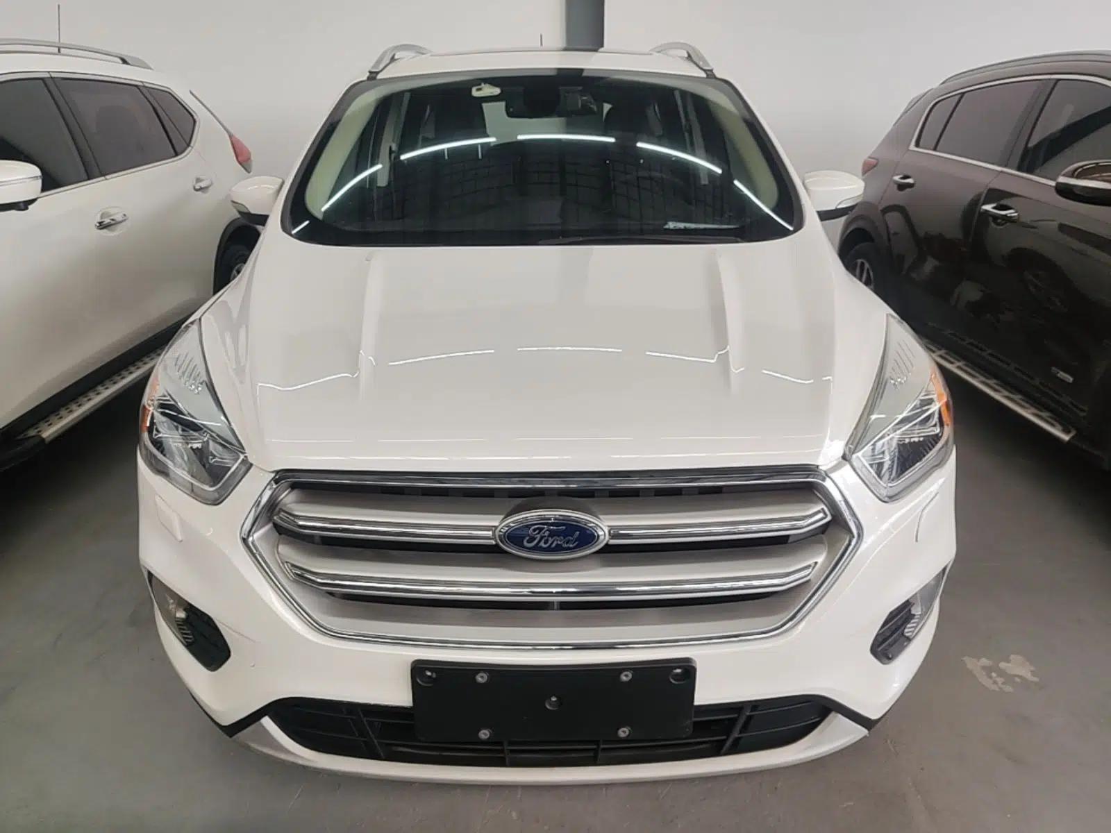 Ford Kuga 2018 Facelifted EcoBoost 180 Two-Wheel Drive Luxury Wing Edition — миниатюра 2