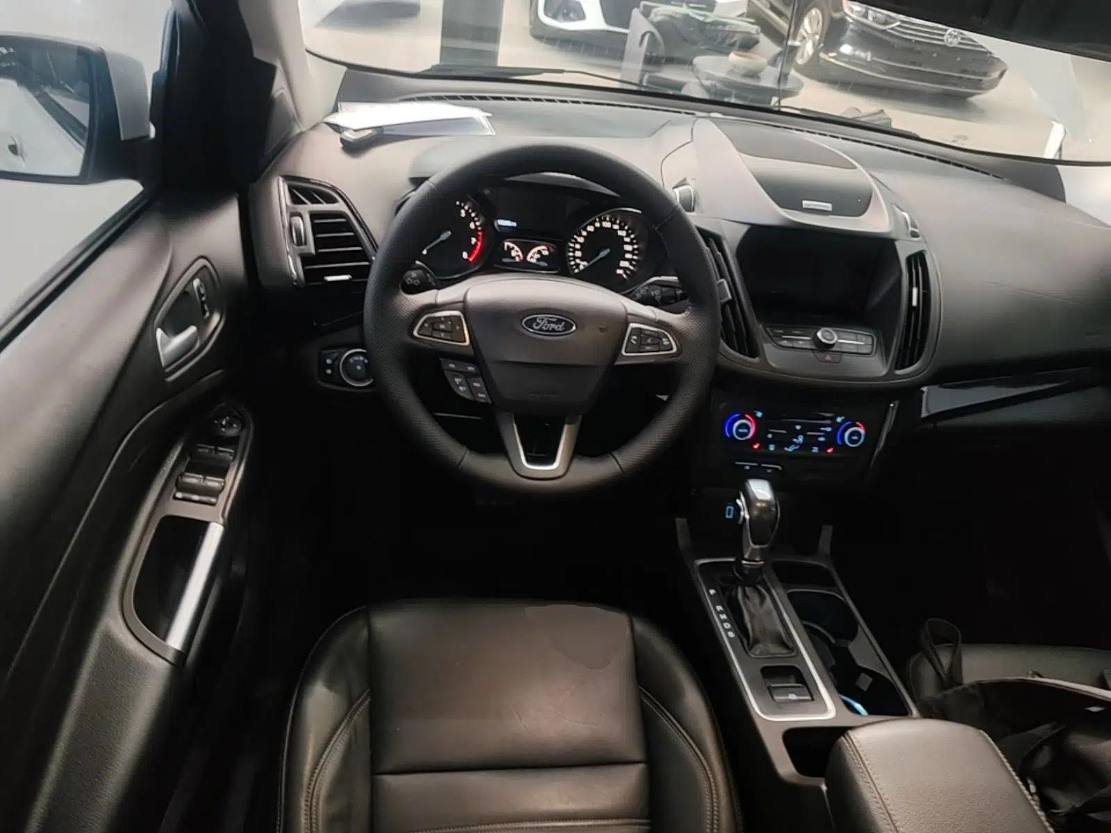 Ford Kuga 2018 Facelifted EcoBoost 180 Two-Wheel Drive Luxury Wing Edition — миниатюра 13