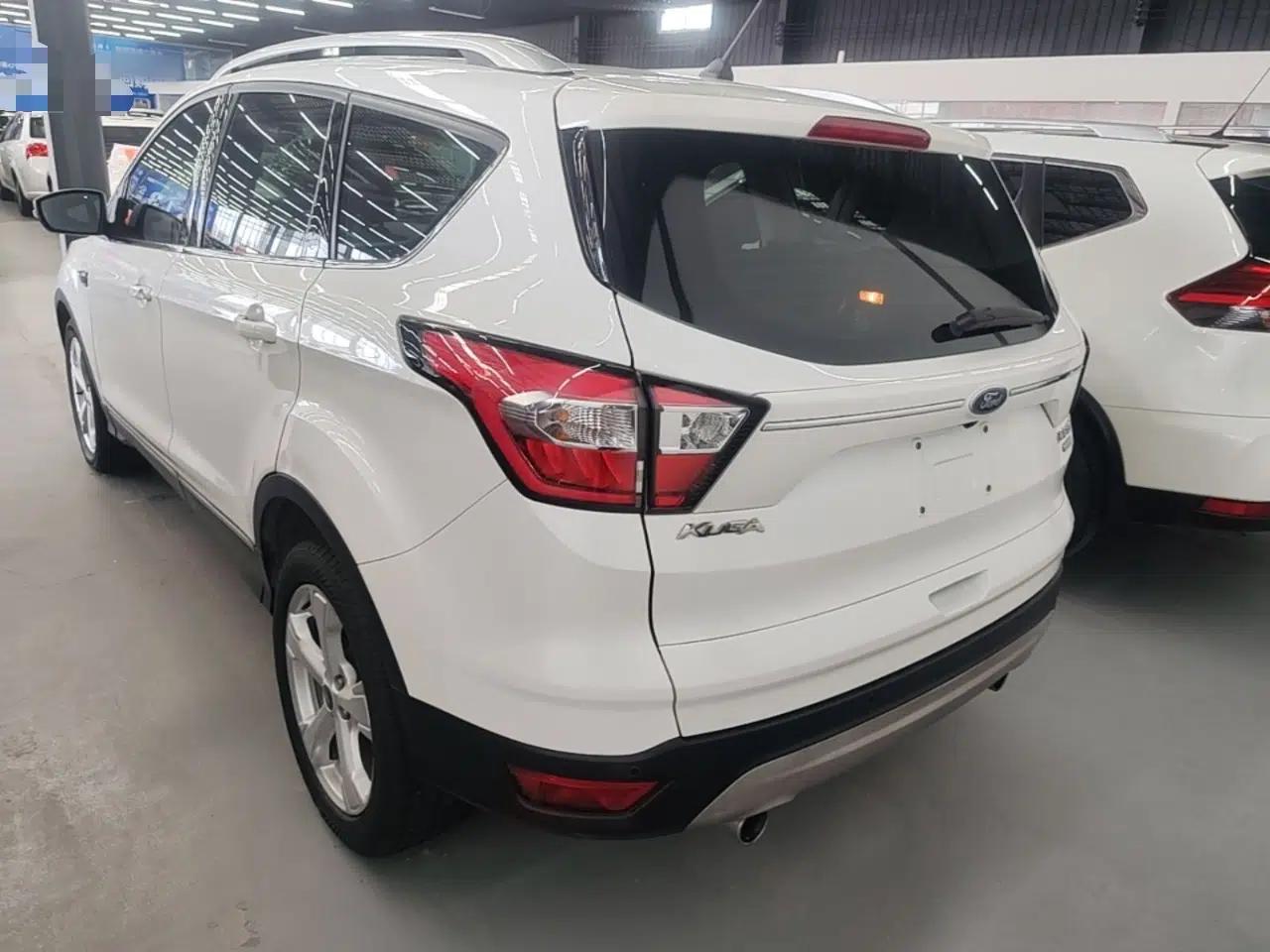 Ford Kuga 2018 Facelifted EcoBoost 180 Two-Wheel Drive Luxury Wing Edition — миниатюра 4