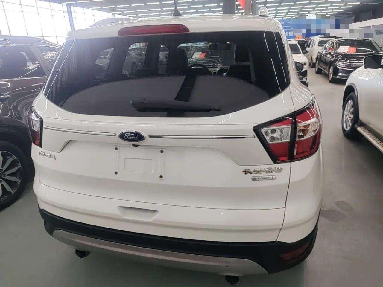 Ford Kuga 2018 Facelifted EcoBoost 180 Two-Wheel Drive Luxury Wing Edition — миниатюра 5