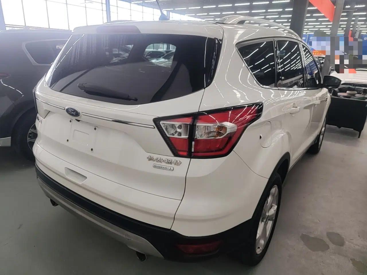 Ford Kuga 2018 Facelifted EcoBoost 180 Two-Wheel Drive Luxury Wing Edition — миниатюра 6
