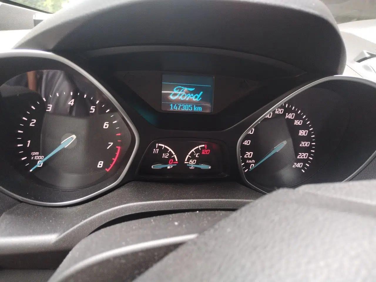 Ford Kuga 2015 1.5L GTDi Two-Wheel-Drive Comfort Model — миниатюра 11