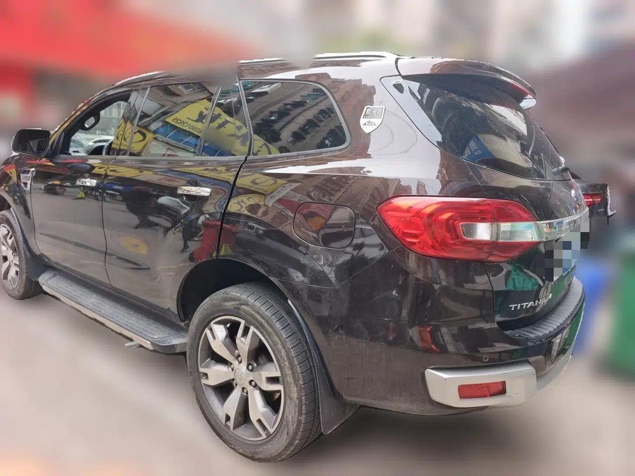 Ford Everest 2016 2.0T Gasoline Automatic 4x4 Flagship Edition — миниатюра 4