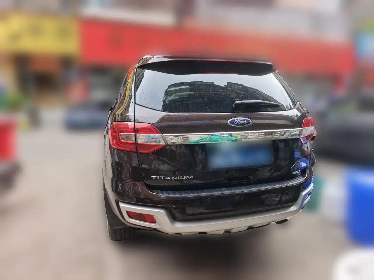 Ford Everest 2016 2.0T Gasoline Automatic 4x4 Flagship Edition — миниатюра 5