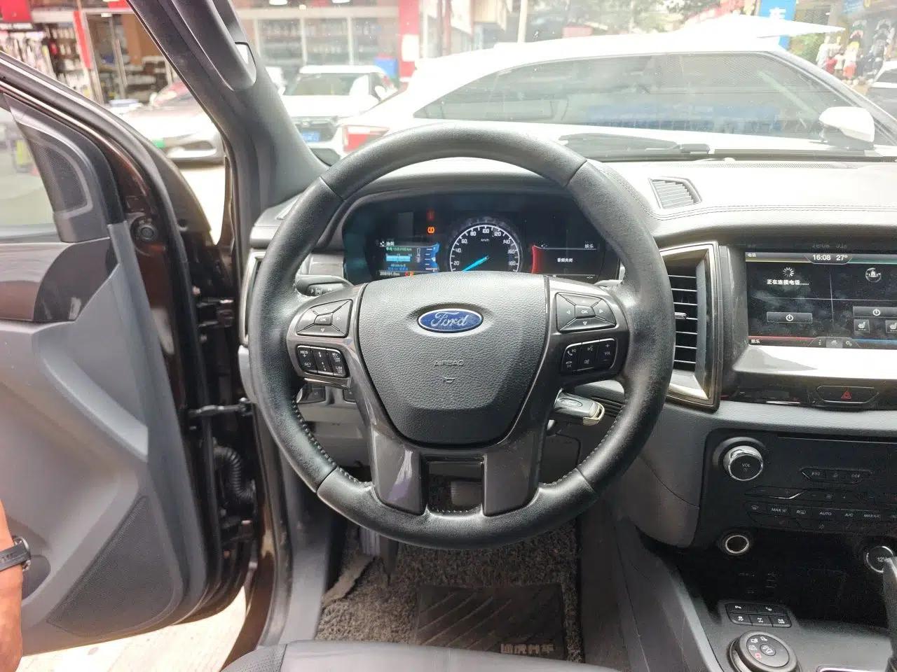 Ford Everest 2016 2.0T Gasoline Automatic 4x4 Flagship Edition — миниатюра 10