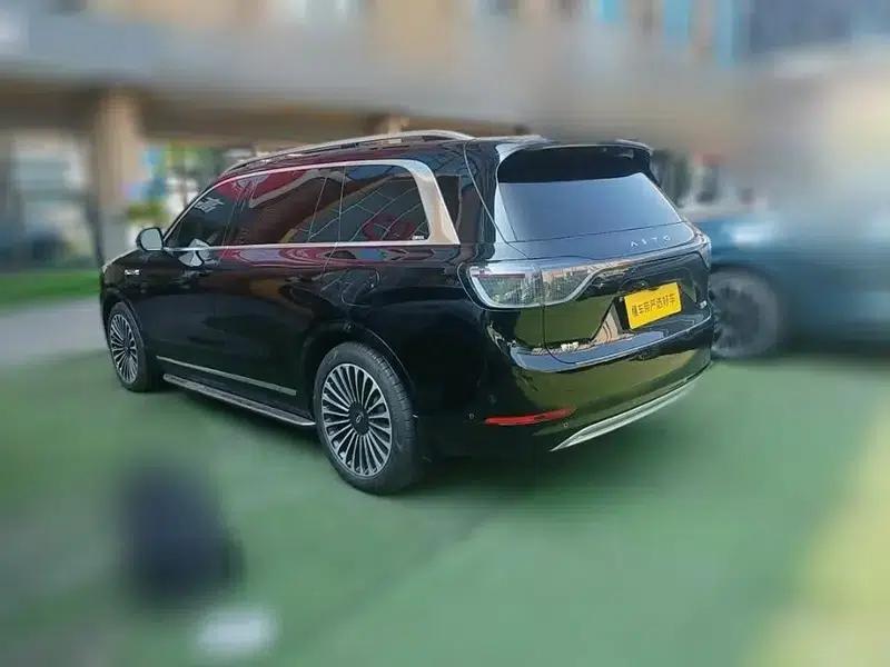 Wenjie M9 2024 Ultra Range Extended 6-Seater — миниатюра 3