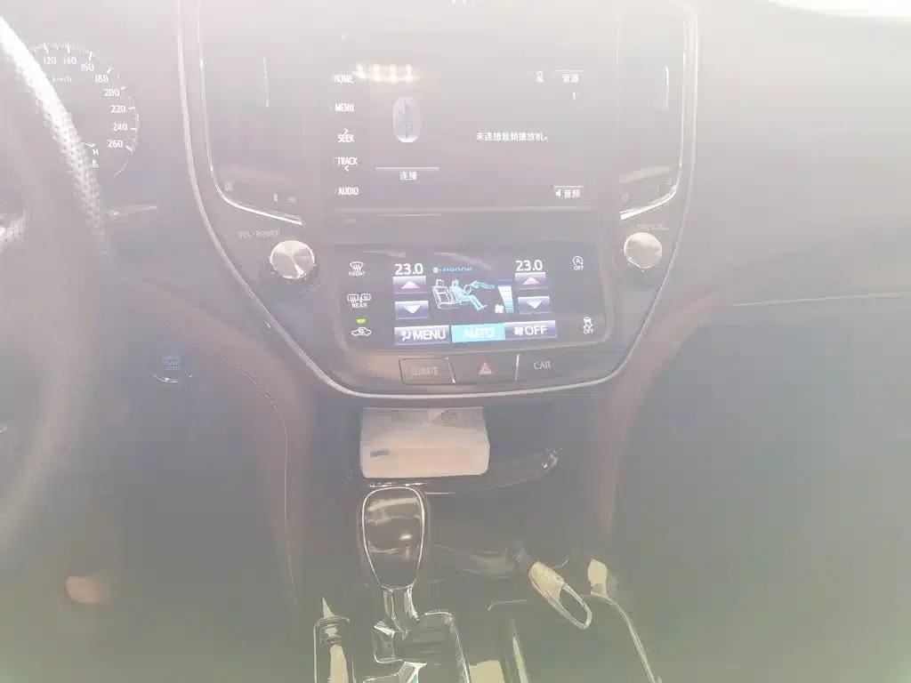 Crown 2018 2.0T Sport Edition — миниатюра 9