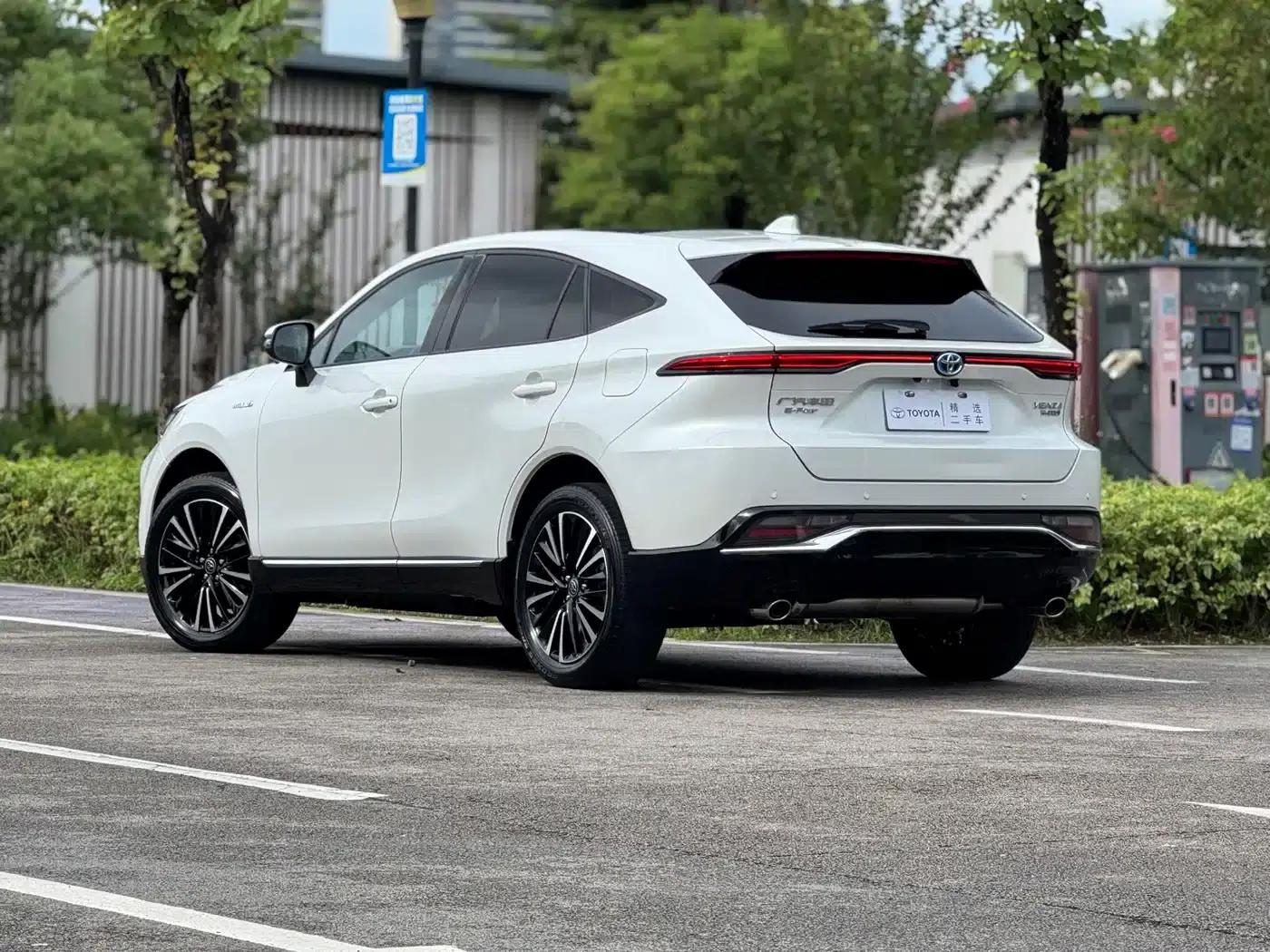 Venza 2022 Hybrid 2.5L CVT 4WD Supreme Edition — миниатюра 4